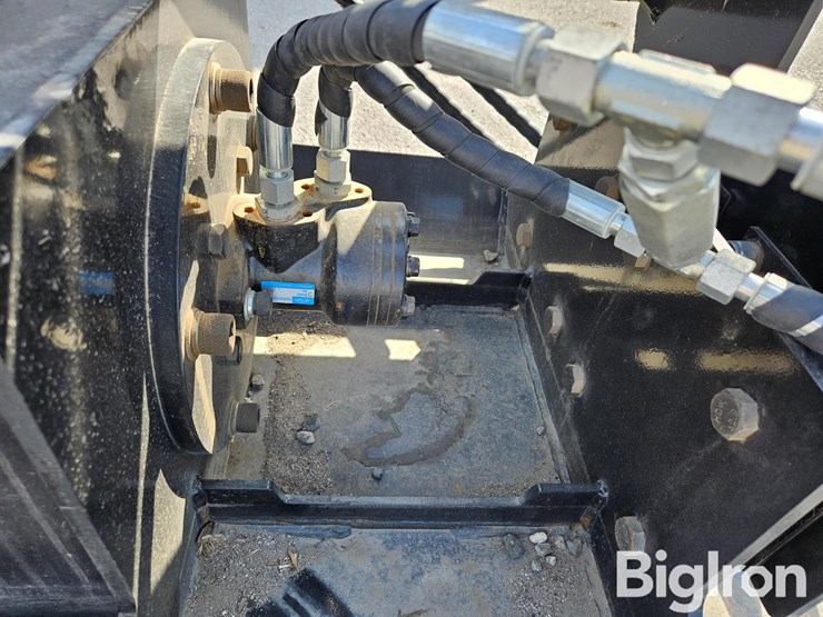 2025-massey-ferguson-730-image-9