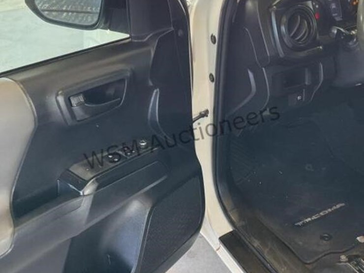 2018-toyota-tacoma-image-24