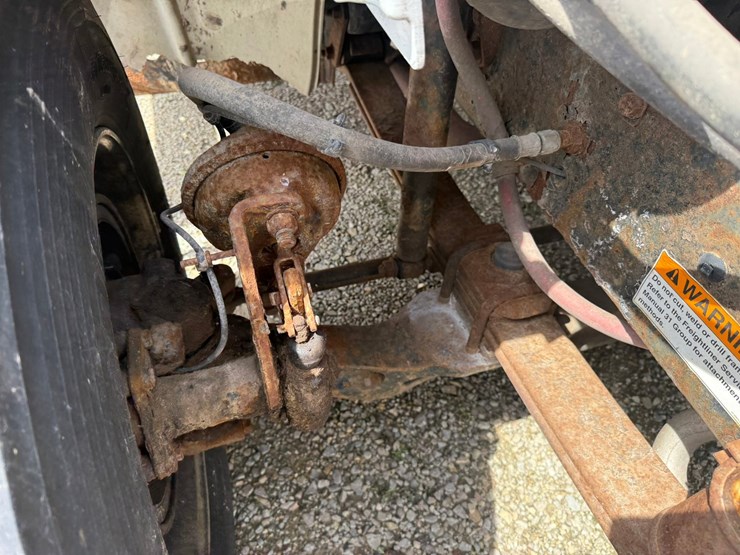 #1174-•-2015-freightliner-cab-and-chassis-image-22