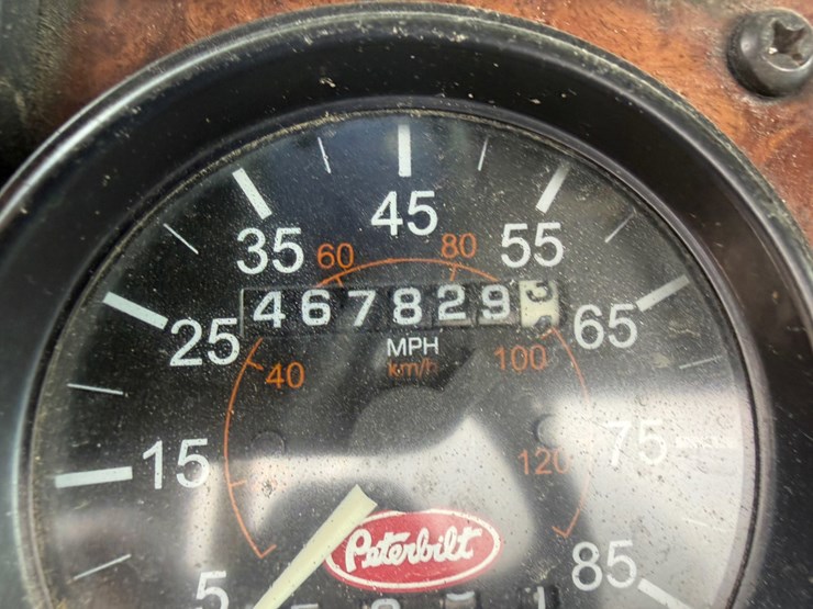 2002-peterbilt-330-image-16