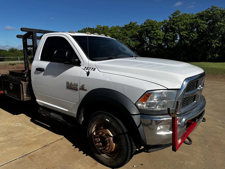 2016-dodge-ram-5500-image-3