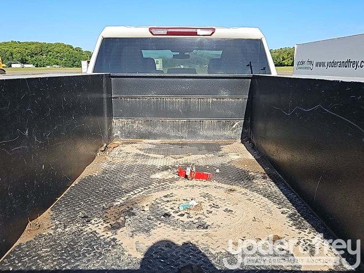 2022-chevrolet-2500hd-image-14