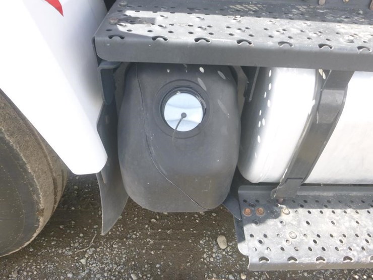 2016-ford-f650-xlt-image-24