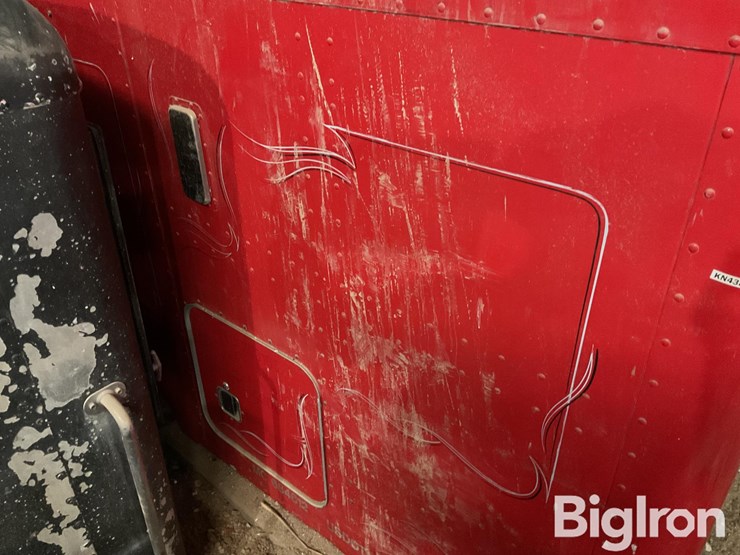 peterbilt-377-image-3