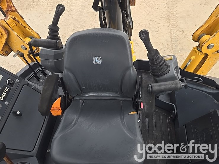 2021-deere-410l-image-56
