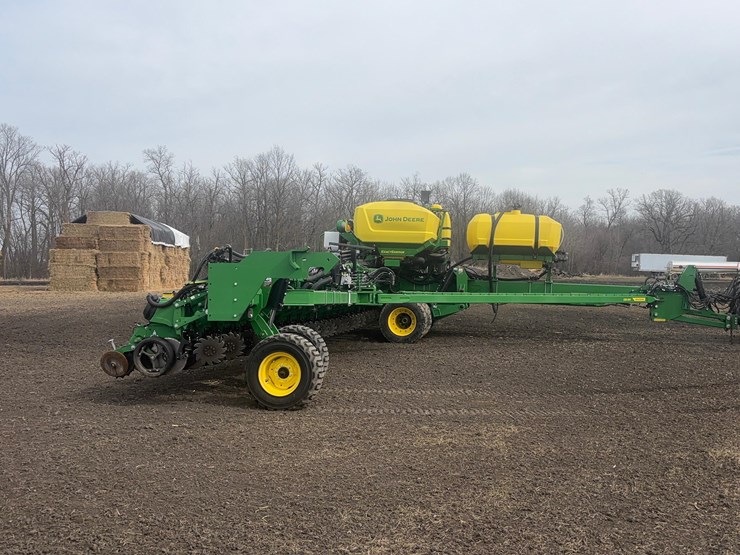 2024-john-deere-db66-image-10