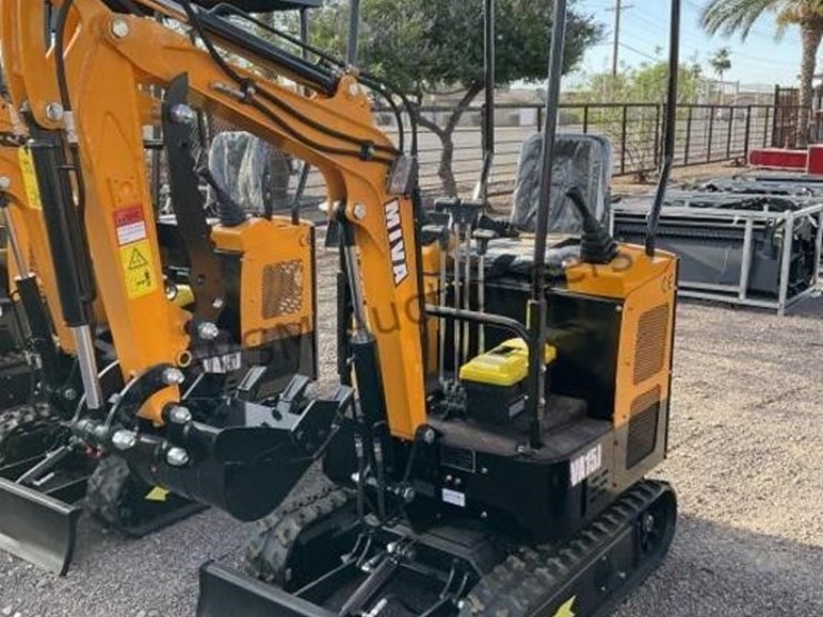2026-miva-15-mini-excavator-image-2