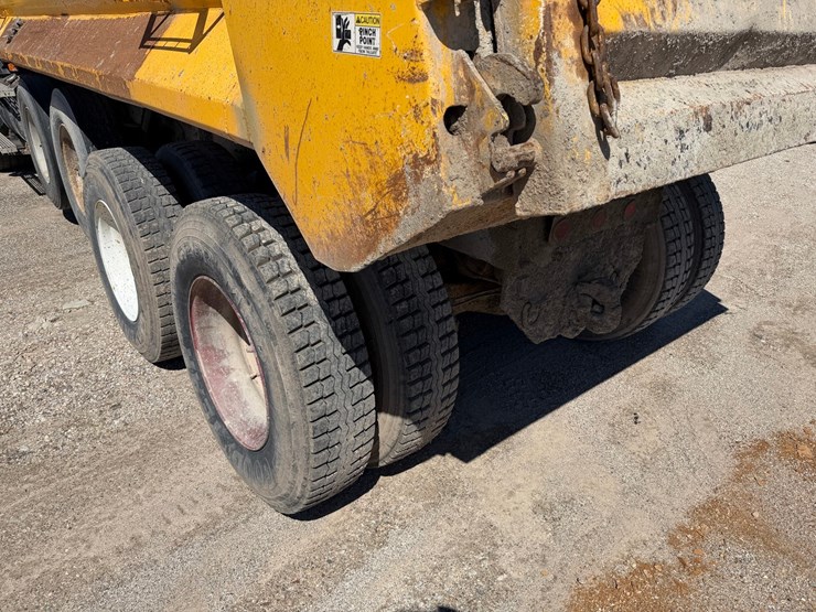 1995-mack-cl713-image-17