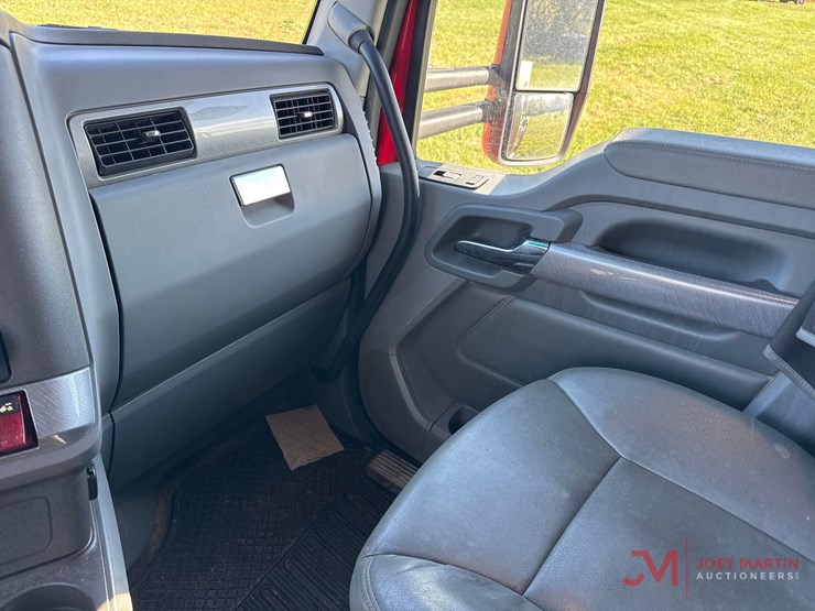 2017-kenworth-t880-image-37