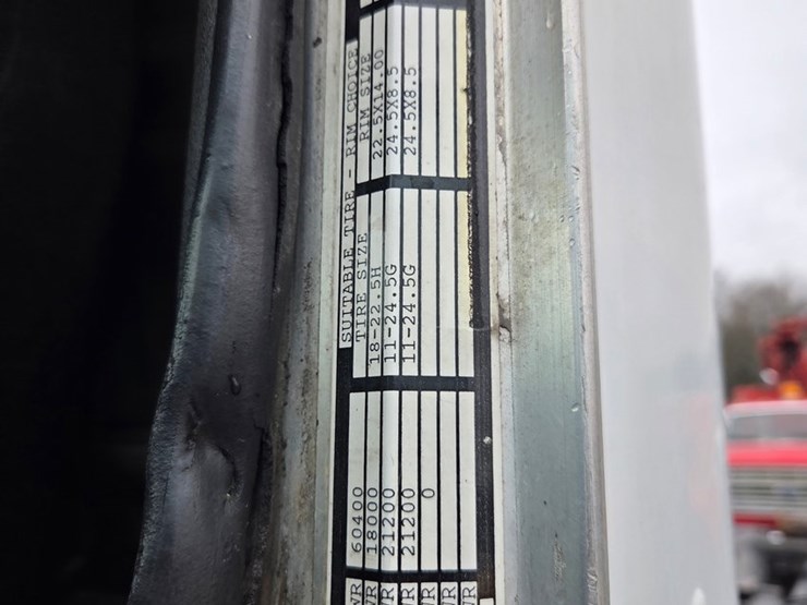 1995-peterbilt-357-image-105