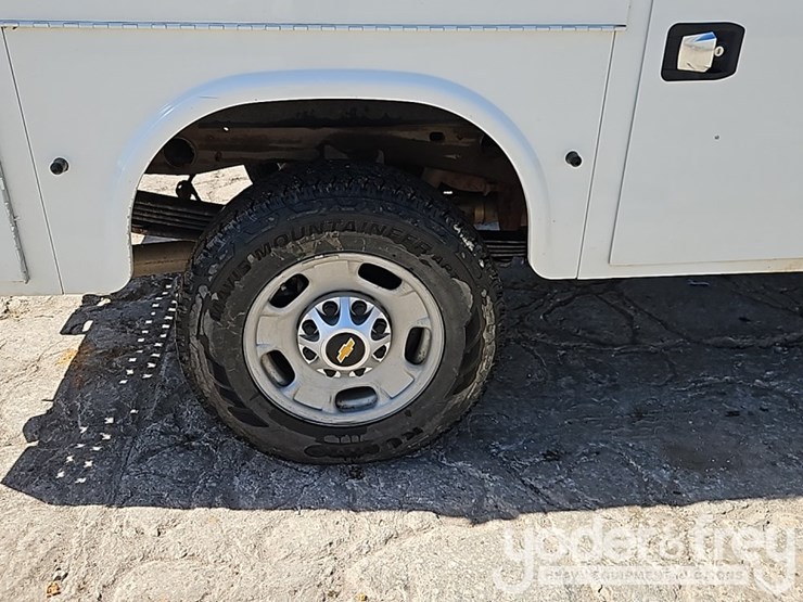 2022-chevrolet-2500hd-image-8