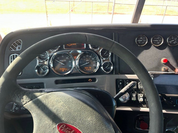 2012-peterbilt-386-image-27
