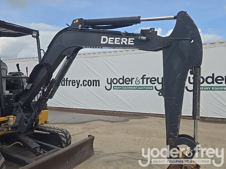 2019-deere-35g-image-31