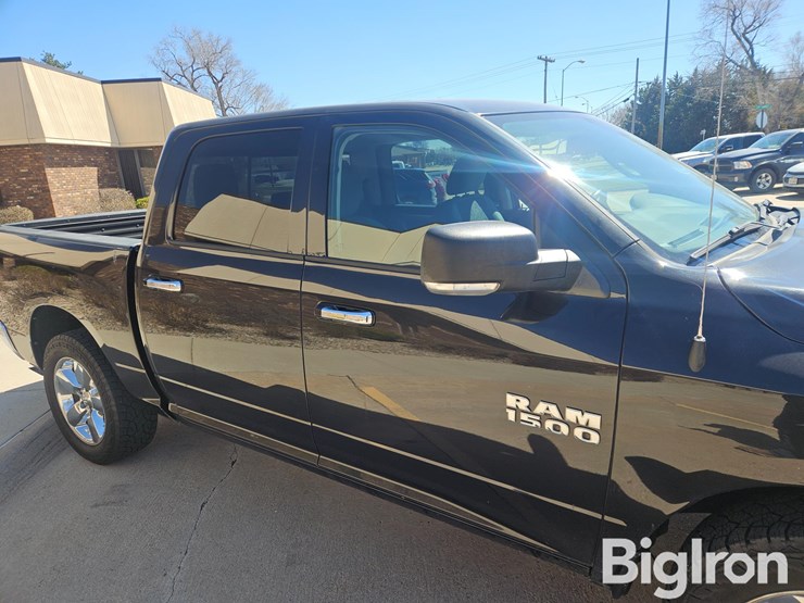 2017-ram-1500-big-horn-image-17