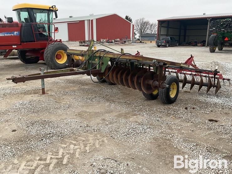 john-deere-210-image-1