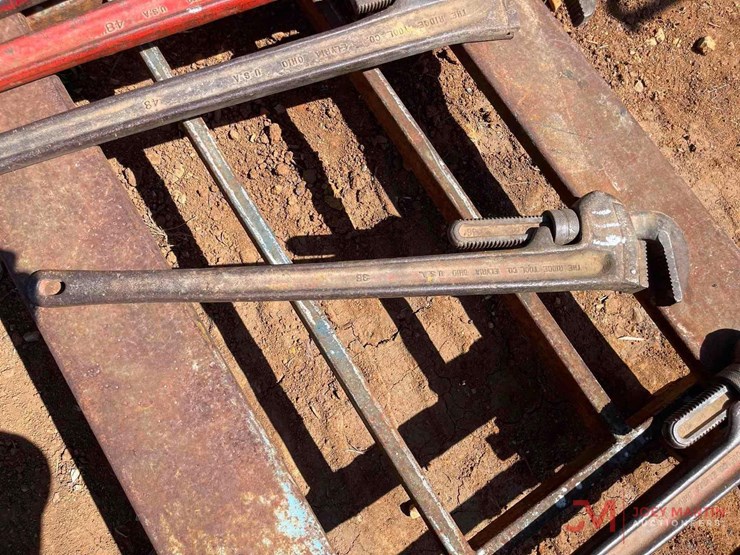 36"-pipe-wrench-image-1