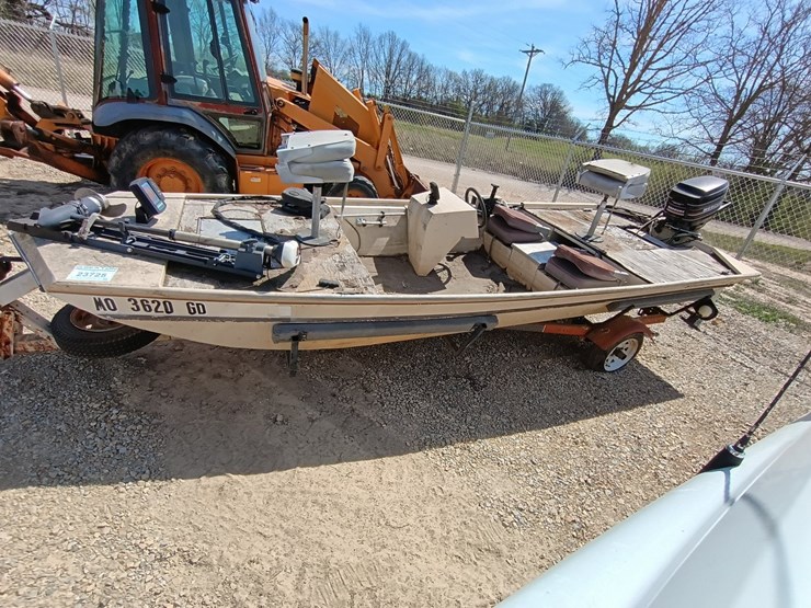#23725-•-1986-star-bass-boat-and-trailer-image-2
