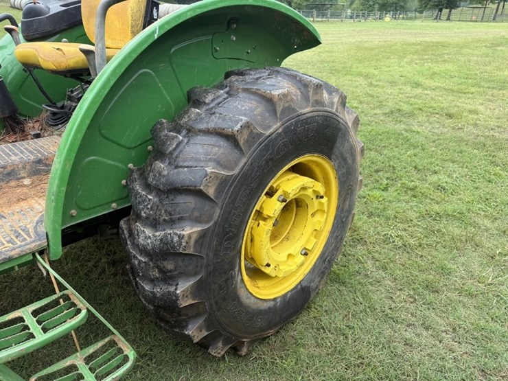 2021-john-deere-5075e-image-11