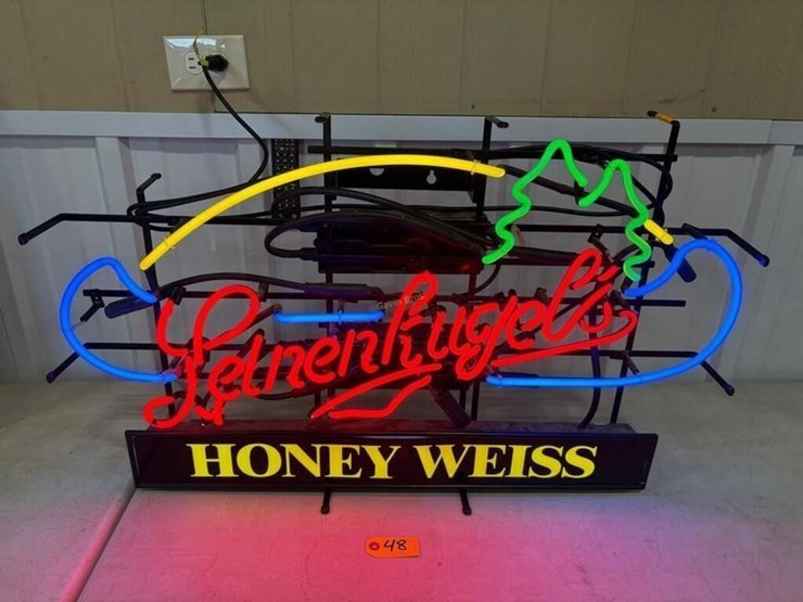 leinenkugel's-honey-weiss-neon-sign-image-1