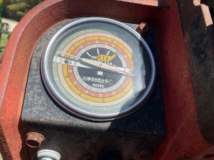 farmall-656-gas-tractor-image-10