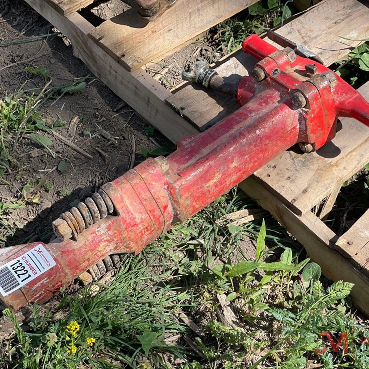 PNEUMATIC JACK HAMMER