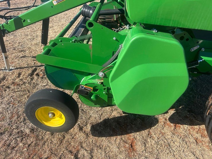 2024-john-deere-561r-image-4