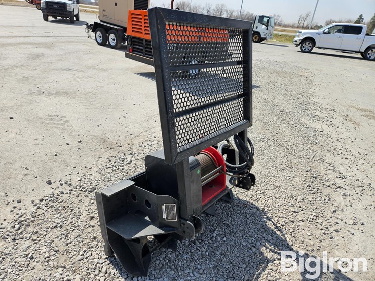2025-massey-ferguson-730-image-3