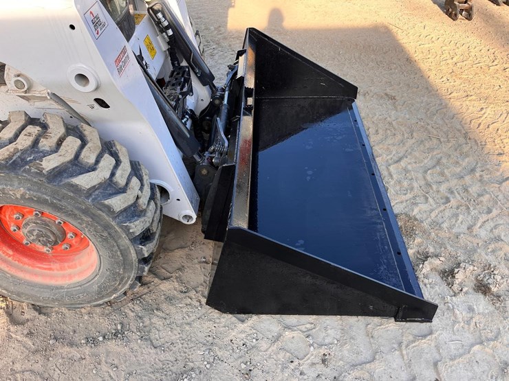 wildcat-72"-skid-steer-long-bottom-bucket-image-4