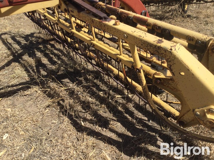 new-holland-260-image-12