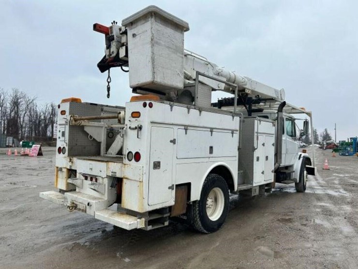 2004-freightliner-fl80-image-5