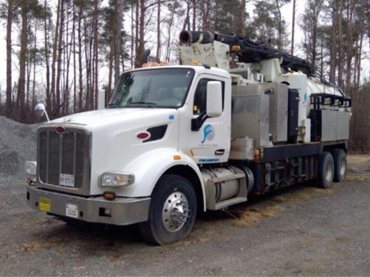 2014-peterbilt-567-image-1