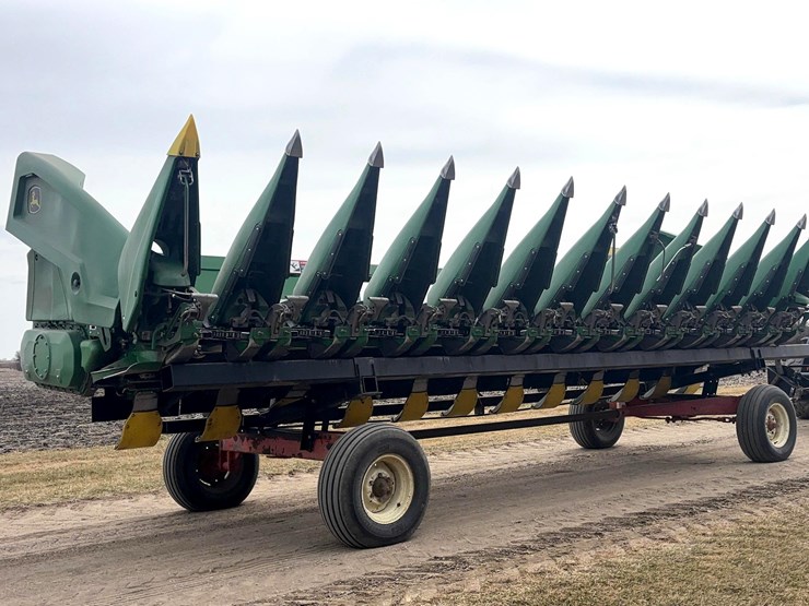 2022-john-deere-c12r-image-1