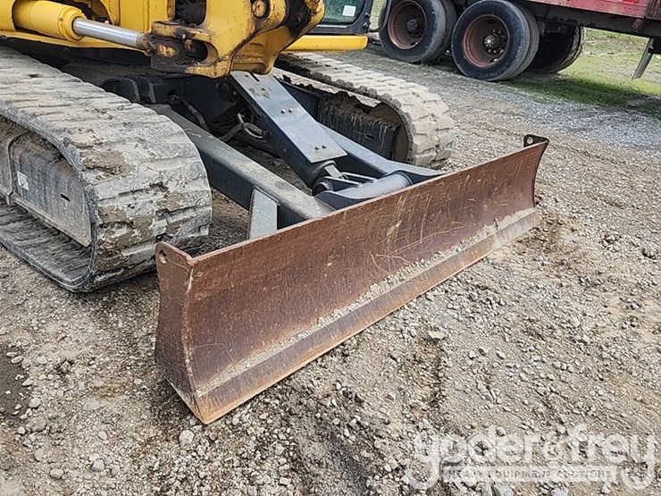 2016-kobelco-sk85cs-3e-image-10