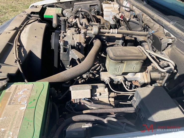 2001-chevrolet-3500hd-image-16