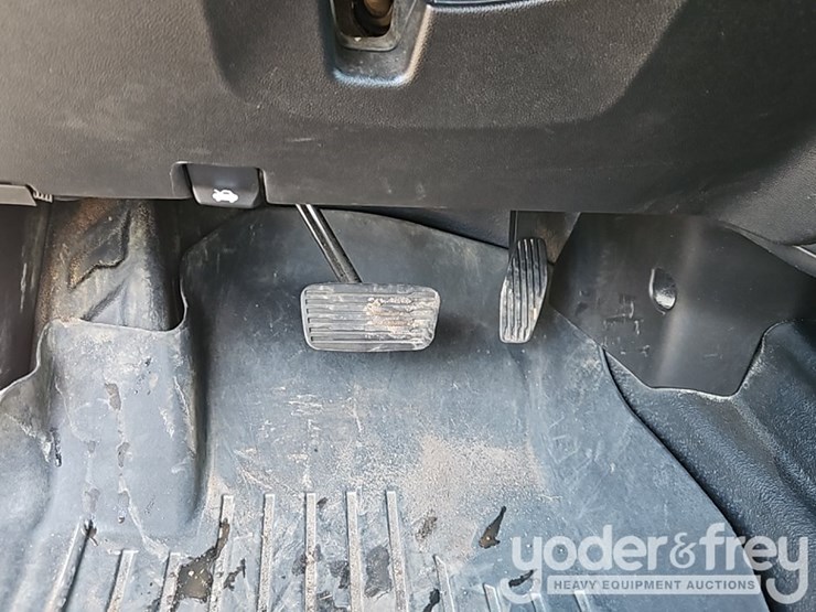 2022-chevrolet-2500hd-image-31