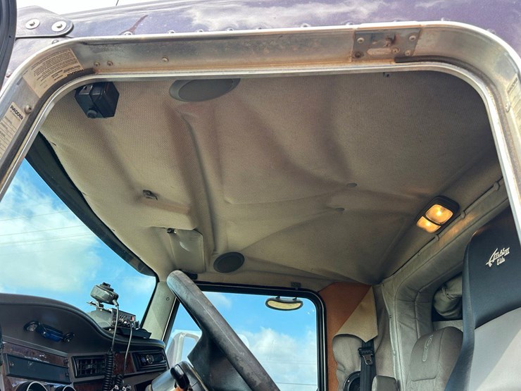 2009-kenworth-t300-image-23