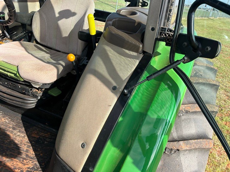 2010-john-deere-6115d-image-24