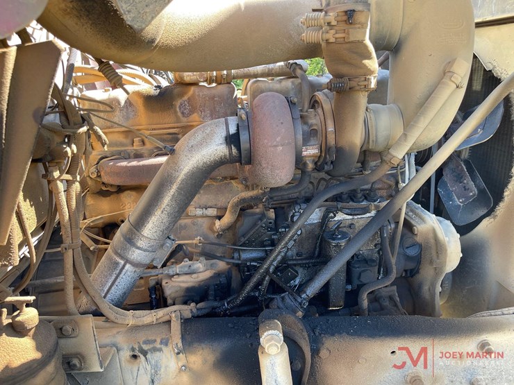 1984-mack-rd686s-image-18