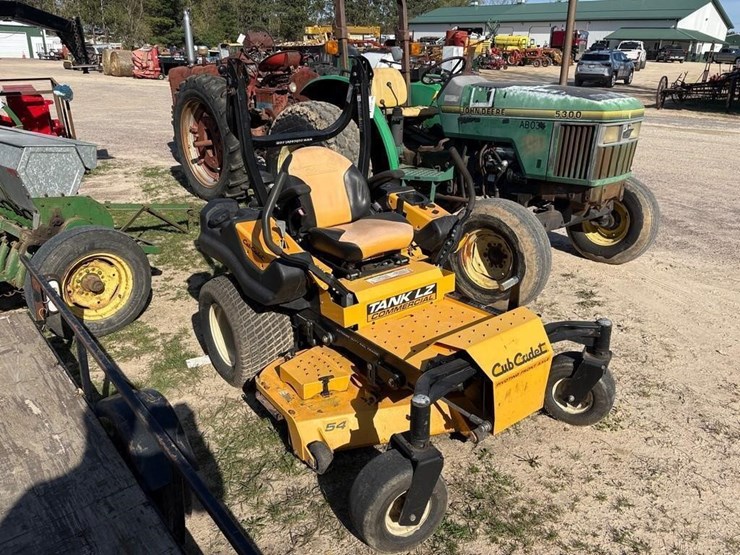 cub-cadet-tank-lz-zero-turn-mower-image-4