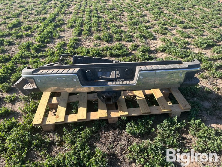 2015-chevrolet-2500-image-8