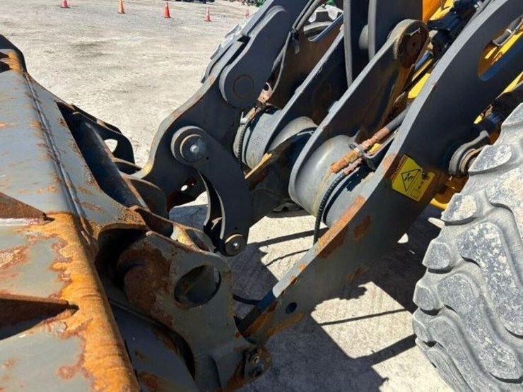 2019-volvo-l60h-image-45