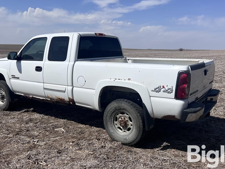 2004-chevrolet-silverado-2500-image-7