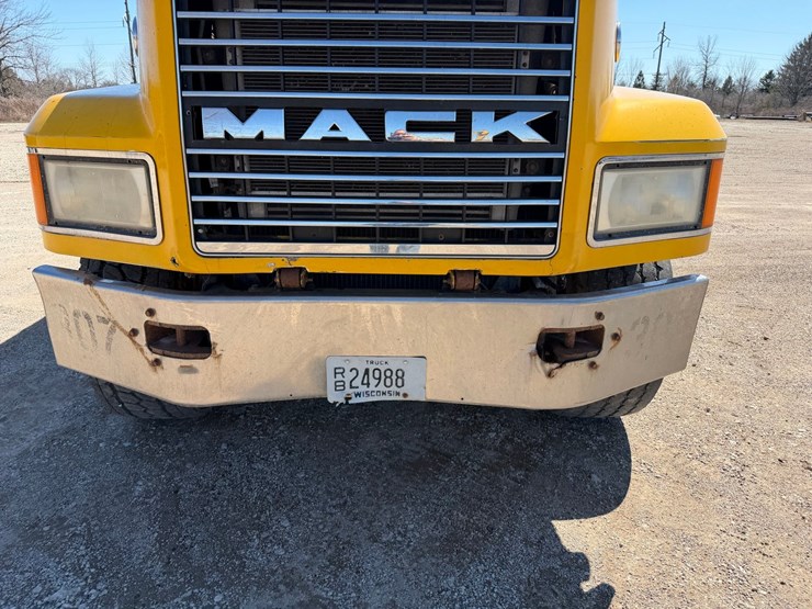 1995-mack-cl713-image-31
