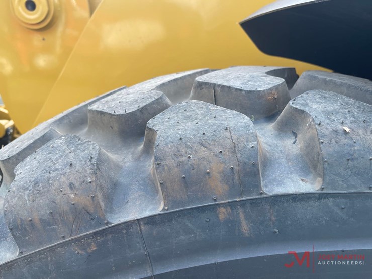 2026-caterpillar-926-image-11