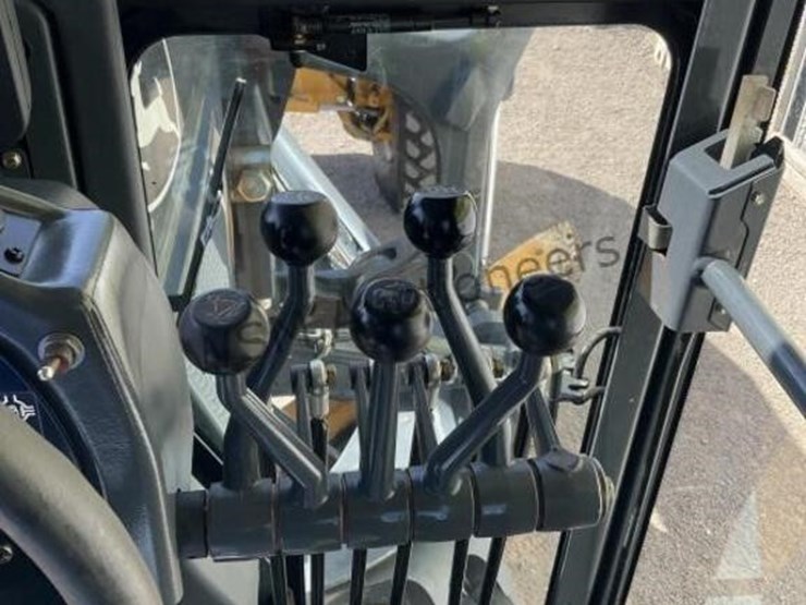 2011-deere-672g-image-26