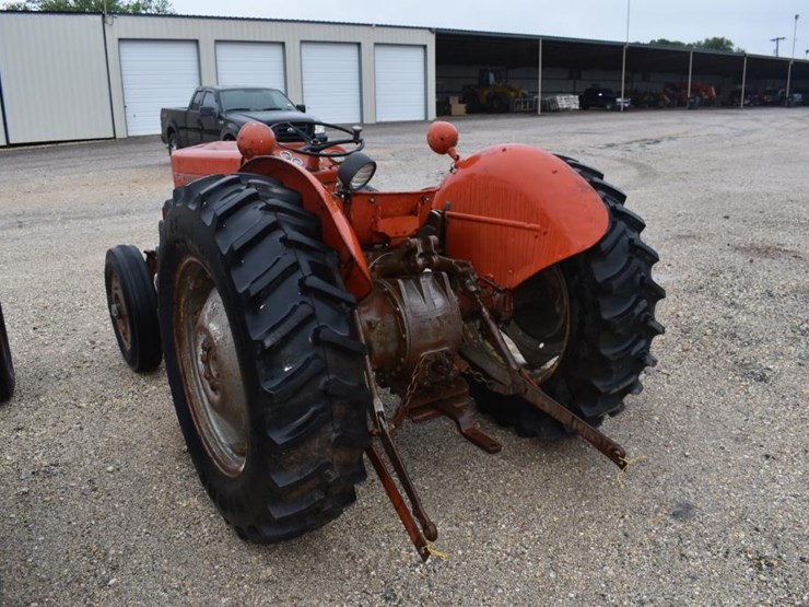 massey-ferguson-135-image-9