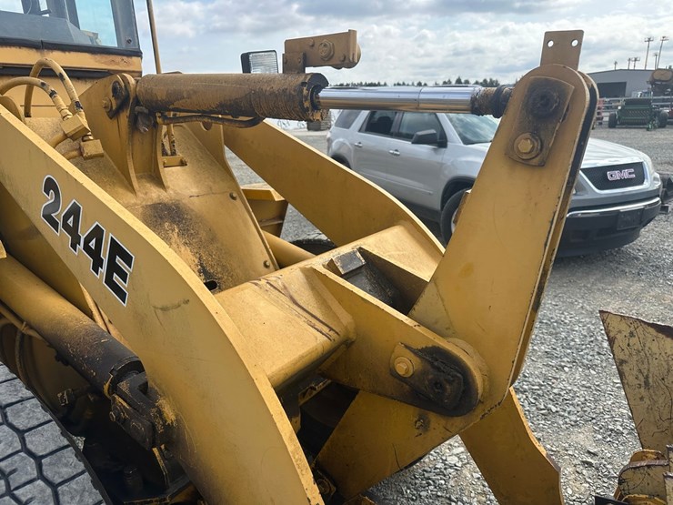 deere-244e-image-31