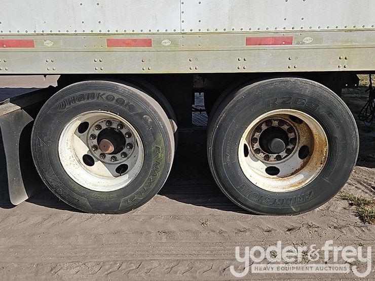 2008-utility-53'-image-11