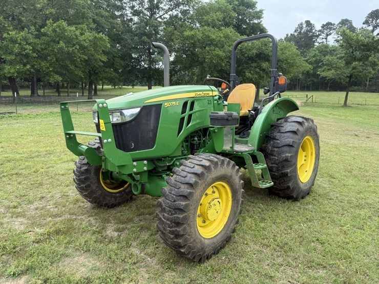 2020-john-deere-5075e-image-1