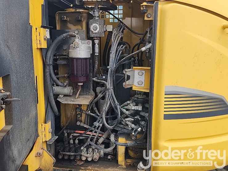 2016-kobelco-sk85cs-3e-image-32